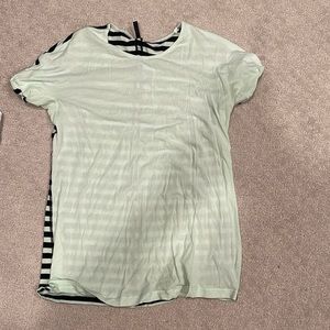 Lululemon T shirt